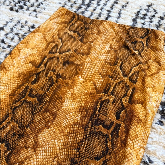 Bodycon Snakeskin Print Maxi Skirt - Picture 5 of 7